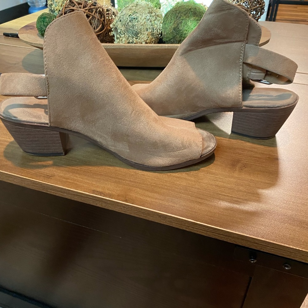 Pierre Dumas block heel sandals